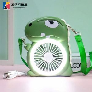 Quat Mini Den Khung Long Co Day Deo Cheo 1