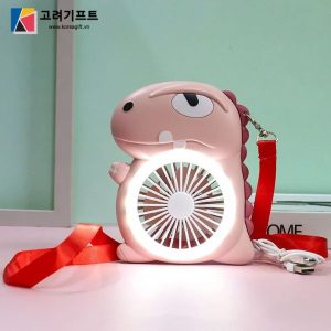 Quat Mini Den Khung Long Co Day Deo Cheo 2
