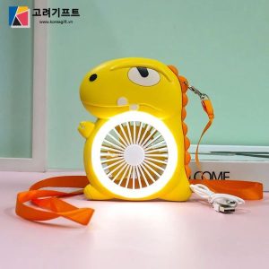Quat Mini Den Khung Long Co Day Deo Cheo 3